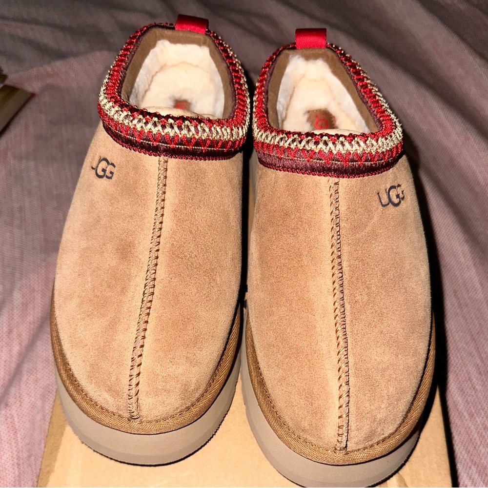 Women’s platform Ugg Tasman slippers